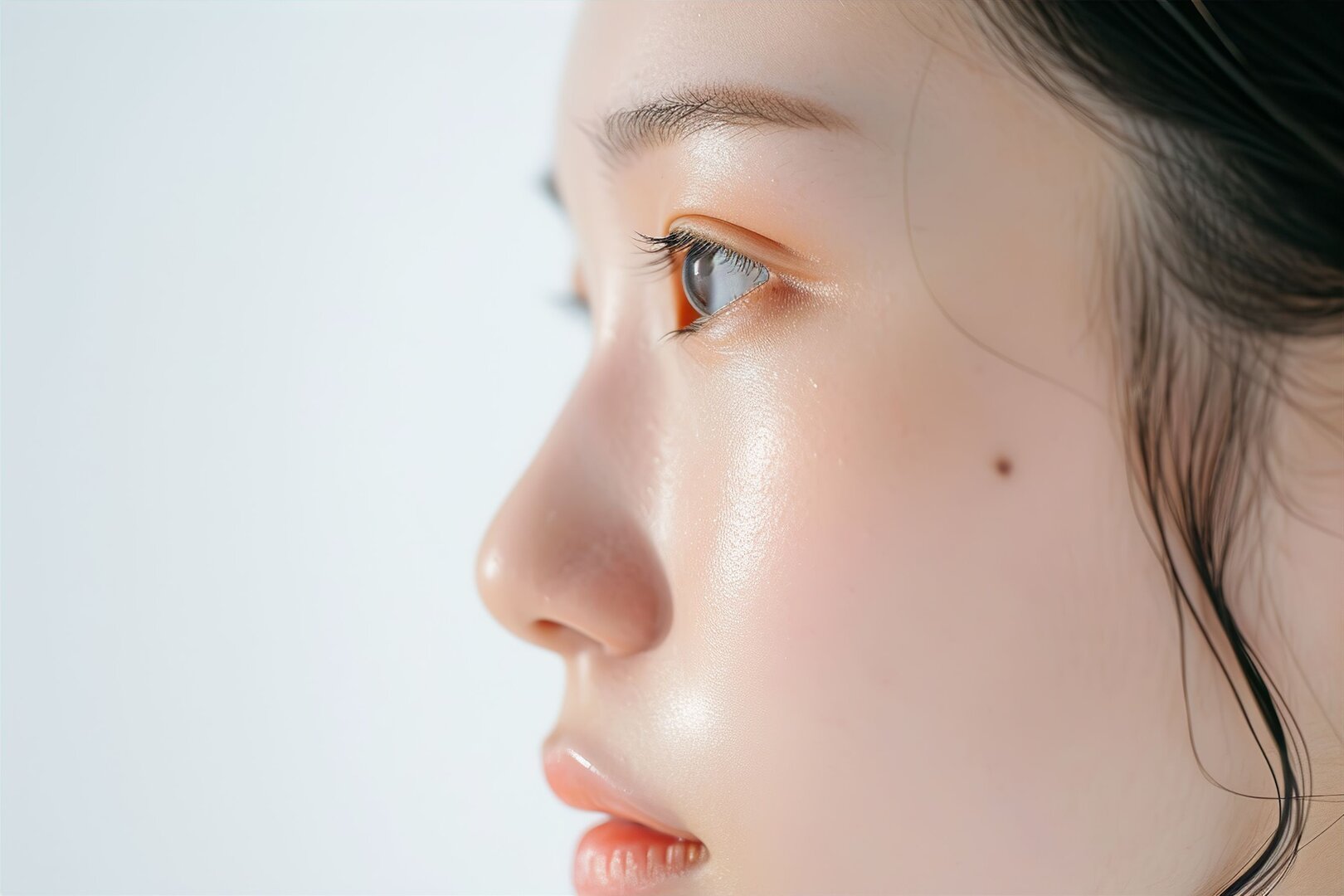 【鼻修正】軟骨が透けて角ばった鼻先を肋軟骨で整える